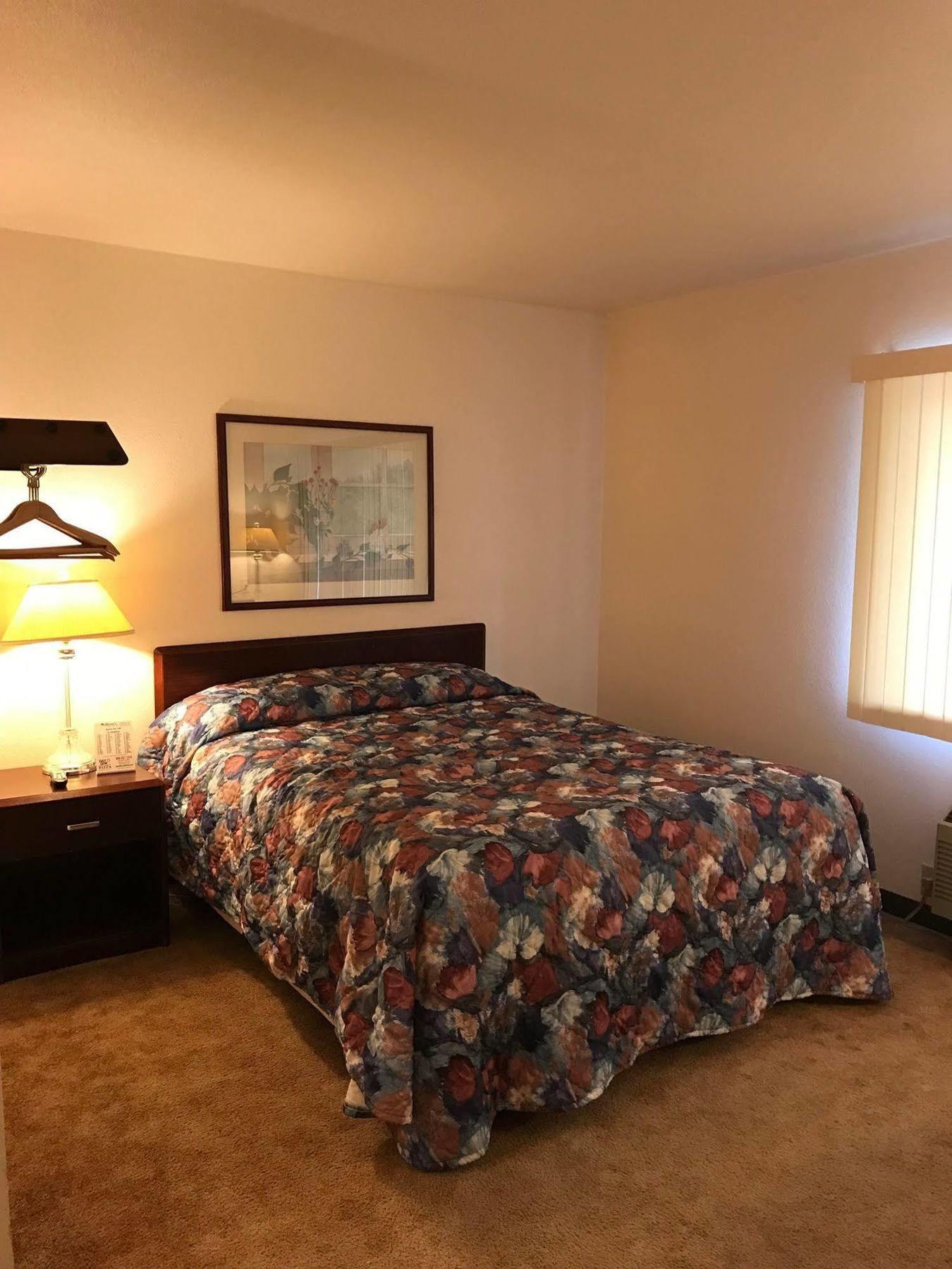 Mcgovern'S Motel And Suites 森普雷里 外观 照片