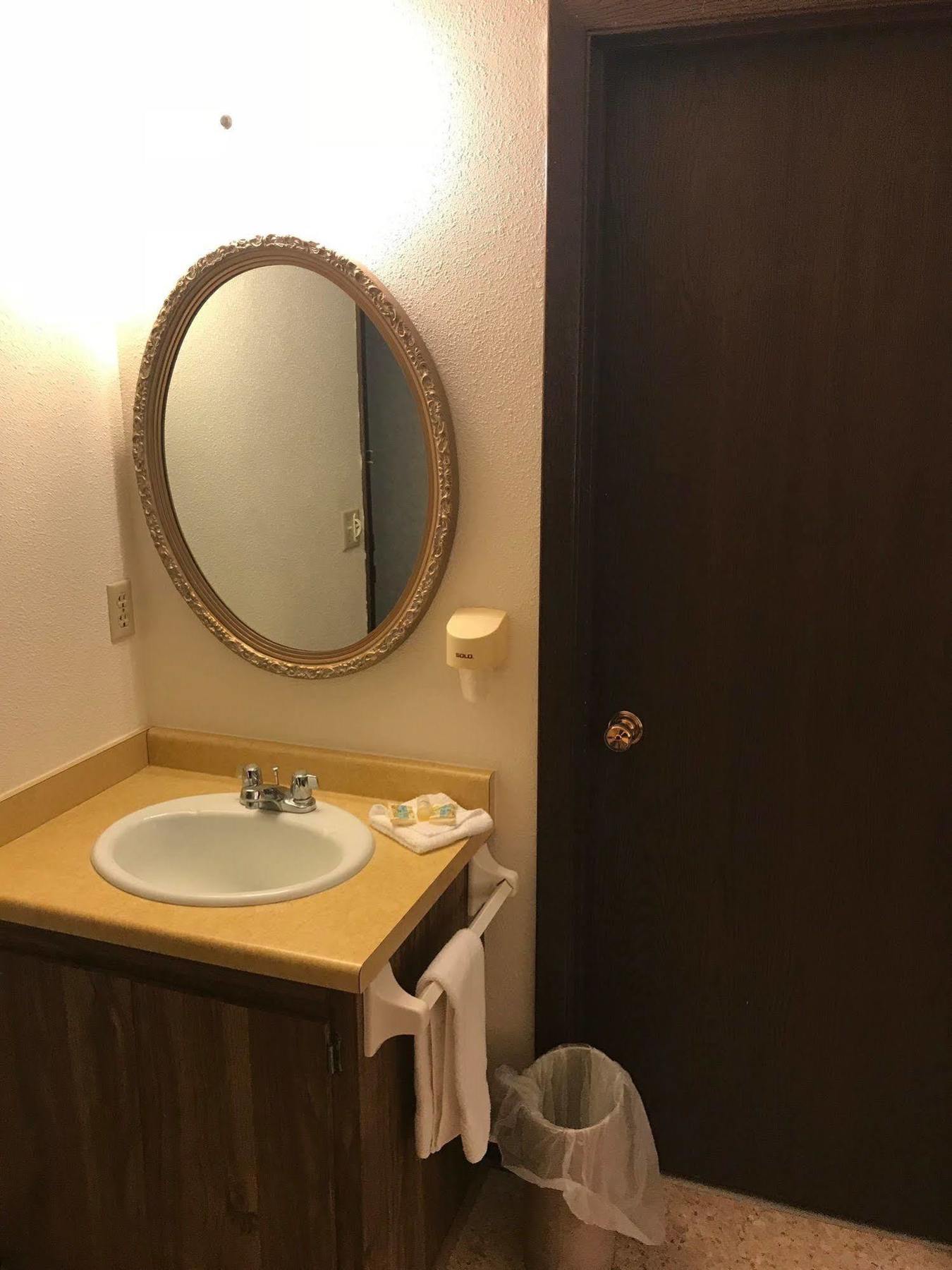 Mcgovern'S Motel And Suites 森普雷里 外观 照片