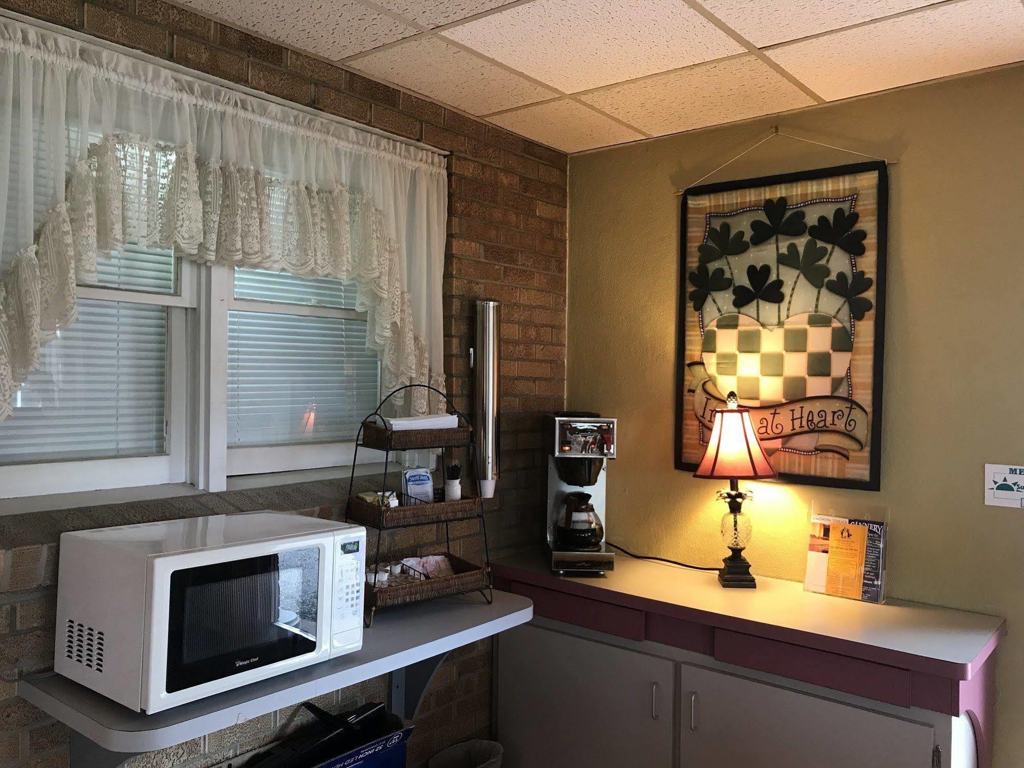 Mcgovern'S Motel And Suites 森普雷里 外观 照片